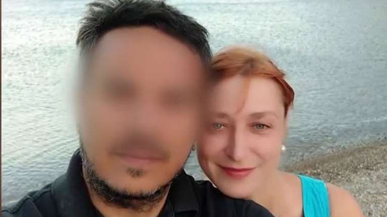 Κορωπί: &quot;Επειδή την ξέρω, θα τον αθωώσει πανηγυρικά&quot; - Συγκλονίζει φίλη της 40χρονης που ξυλοκοπήθηκε από τον σύντροφό της