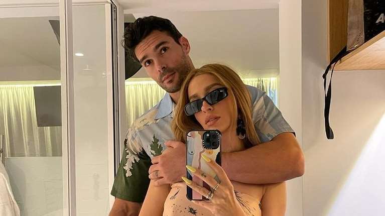 Ελένη Φουρέιρα- Αλμπέρτο Μποτία: Οικογενειακές στιγμές με τον Ερμή τους - Με φούτερ και καπέλο δίπλα στο κύμα