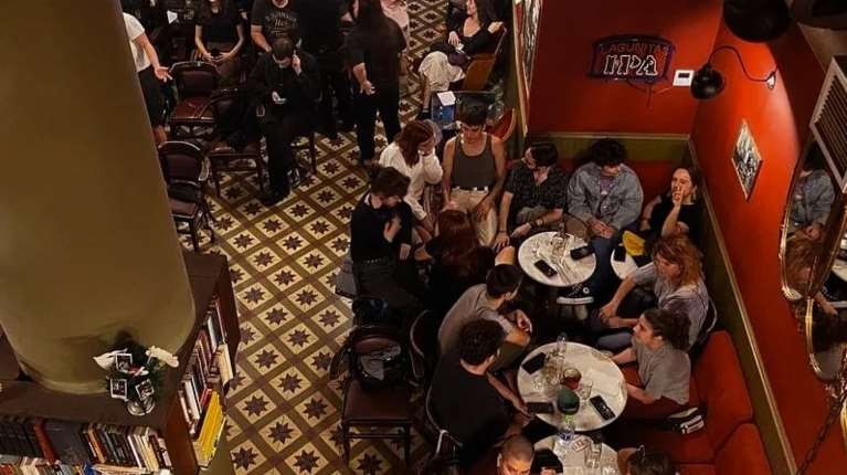 Ιστορικό καφέ της Θεσσαλονίκης έκλεισε μετά από 40 χρόνια - "Κάθε τραπέζι είχε μια ιστορία"