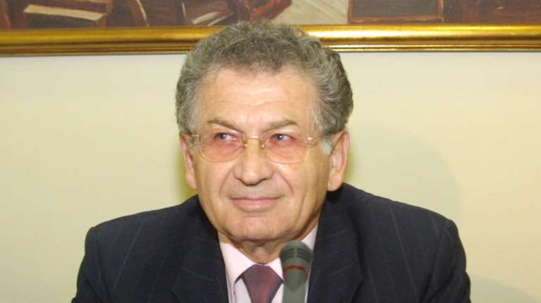 Οταν ο Γιάννης Τσεκούρας &quot;φωτογραφήθηκε&quot; ως αρχηγός της &quot;17 Νοέμβρη&quot;