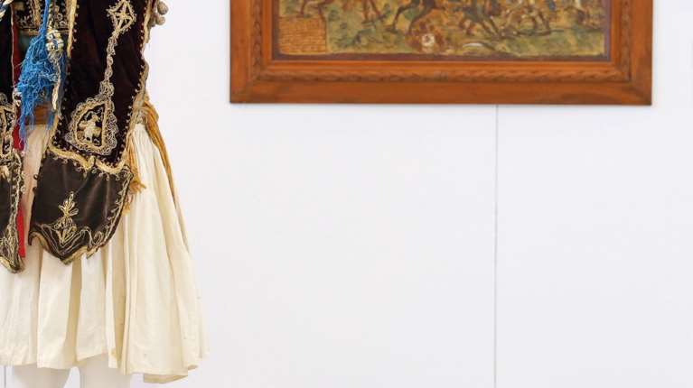 Στο σφυρί η ιστορική φουστανέλα του Θεόφιλου: 5.000 ευρώ η τιμή εκκίνησης - Ενα από τα ελάχιστα αντικείμενα του ζωγράφου