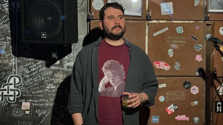 Πάρις Ρούπος: Ανακοίνωσε νέα παράσταση ενάντια στον &quot;εκφοβισμό και τη λογοκρισία&quot;