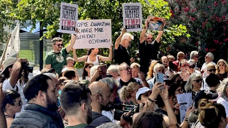 Μεγάλη συγκέντρωση για τα Τέμπη και στη Μελβούρνη: &quot;Δεν έχω οξυγόνο&quot; φώναξαν οι διαδηλωτές [εικόνες - βίντεο]