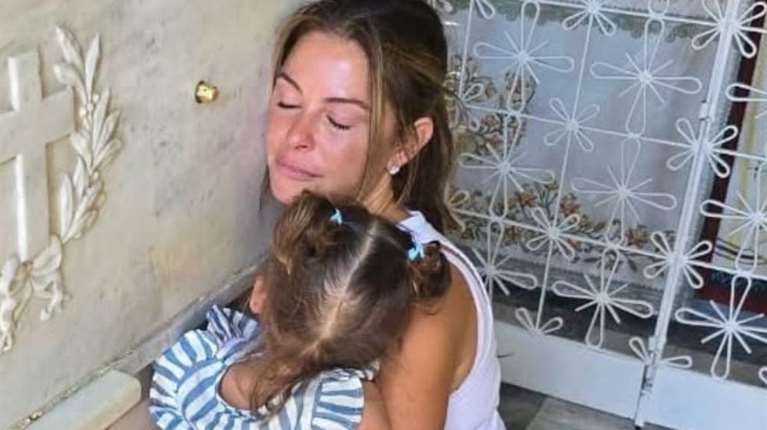 Μαρία Μενούνος: Πήγε για προσκύνημα με την κόρη της στην Αίγινα - &quot;Άκουσα τον Άγιο Νεκτάριο από τον τάφο του&quot;