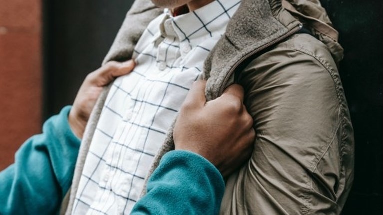 ΒΙΑ ΟΞΥΘΥΜΟΣ ΑΝΔΡΑΣ