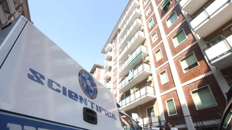 &quot;Δεν αντέχω άλλο&quot;: 71χρονος από το Μιλάνο έπεσε από τον έκτο όροφο την ώρα που του έκαναν έξωση από το σπίτι του