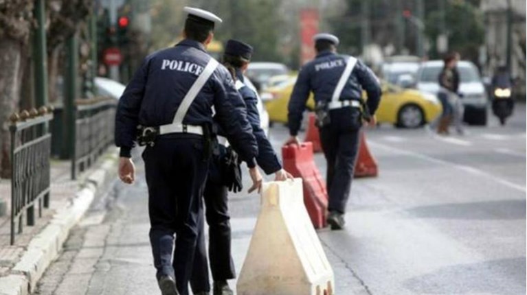 Αστακός η Αθήνα για Νταβούτογλου - Κλειστοί δρόμοι και σταθμοί του μετρό