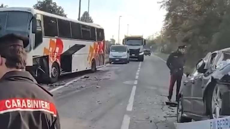 Ιταλία: Λεωφορείο με μαθητές συγκρούστηκε με αυτοκίνητο - Ένας νεκρός και 20 τραυματίες [βίντεο]