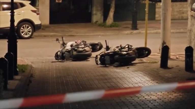 Ανθρωποκυνηγητό μετά από ληστεία στον Άγιο Δημήτριο: Ληστές εμβόλισαν και τραυμάτισαν αστυνομικούς στη Δάφνη [βίντεο]