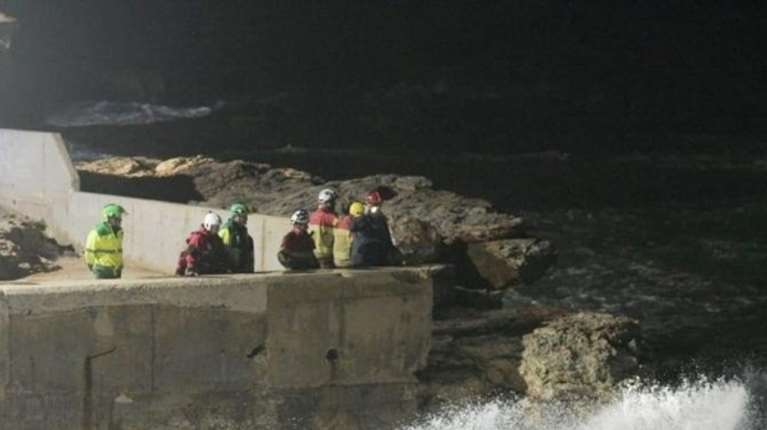 Τραγωδία στη Μάλτα για οικογένεια Πολωνών: Έχασαν τη 13χρονη κόρη τους που παρασύρθηκε από πελώρια κύματα