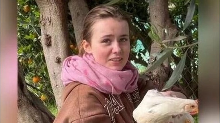 16χρονη λορα