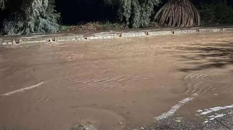 Κακοκαιρία στη Λέσβο: Πλημμύρισαν σπίτια και καταστήματα σε Καλλονή και Σκάλα – Κλειστά τα σχολεία [εικόνες]