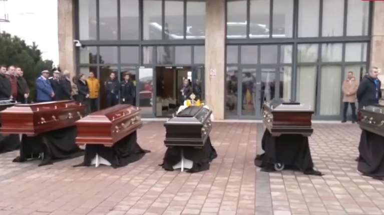 Ρουμανία: Σε εξέλιξη η επιστροφή των σορών των οπαδών του ΠΑΟΚ στην Ελλάδα - Σε νεκροφόρες στην Τιμισοάρα