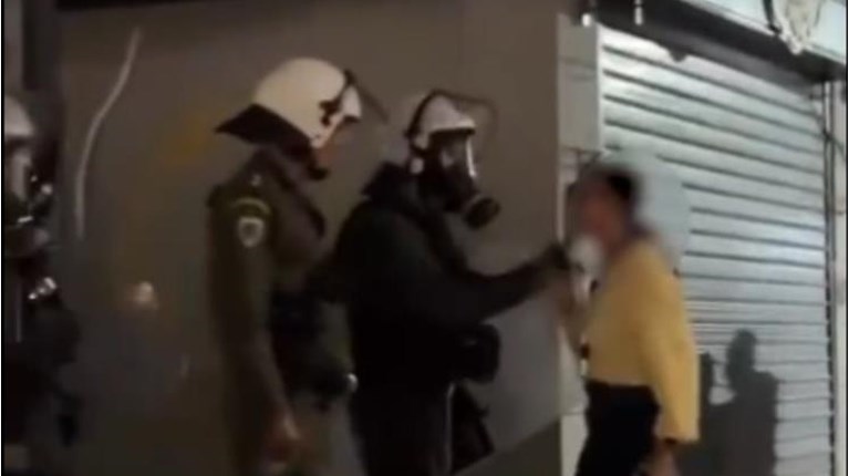 ΜΑΤ Πανόρμου διαδηλώτρια