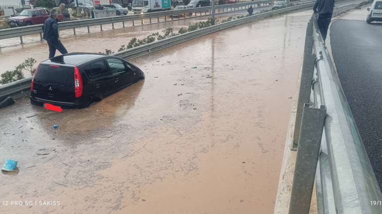 Σφοδρή κακοκαιρία πλήττει Ήπειρο και Ιόνιο: Πλημμύρες, κατολισθήσεις και εκτεταμένες ζημιές [εικόνες - βίντεο]