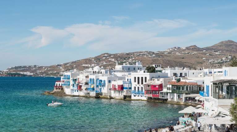 Μύκονος: 34χρονος συνέλεγε άσεμνες φωτογραφίες γυναικών και τις πουλούσε αδρά -  Πάνω από 50.000 ευρώ τα κέρδη του