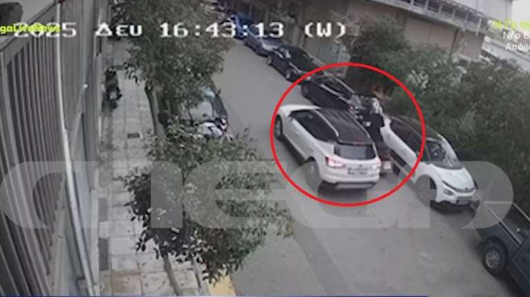 Νέος Κόσμος: Βίντεο ντοκουμέντο - Η στιγμή που ο 58χρονος ψεκάζει με σπρέι πιπεριού τον 29χρονο