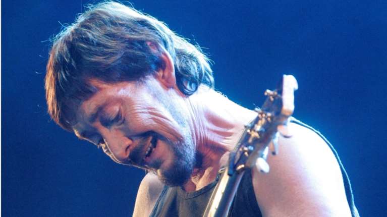 Θάνατος Κρις Ρία: Η ιδιαίτερη ιστορία για το πώς γράφτηκε το "Driving Home for Christmas" [βίντεο]