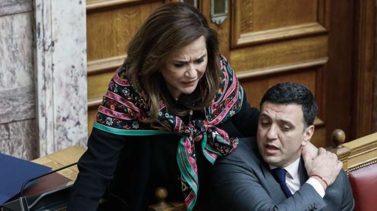 &quot;Αρπάχτηκαν&quot; Μπακογιάννη - Κικίλιας για τον λιμενάρχη Χανίων - Εξαλλη η Ντόρα επειδή τον έθεσε σε διαθεσιμότητα