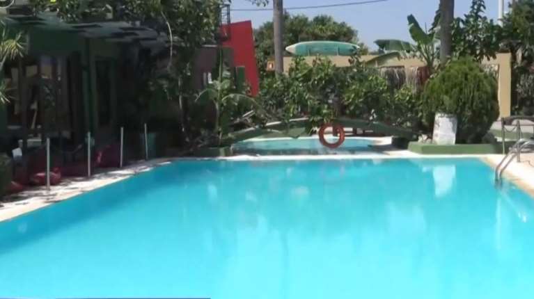 Πέθανε το κοριτσάκι 2,5 ετών που είχε πέσει σε πισίνα της Ρόδου - Κατέληξε σε βρετανικό νοσοκομείο μετά από 12 ημέρες