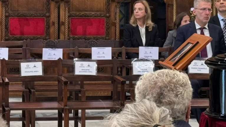 Διονύσης Σαββόπουλος: &quot;Πού ήσουνα χθες Αριστερά μου;&quot; - Η φωτογραφία με τα άδεια καθίσματα στην Μητρόπολη