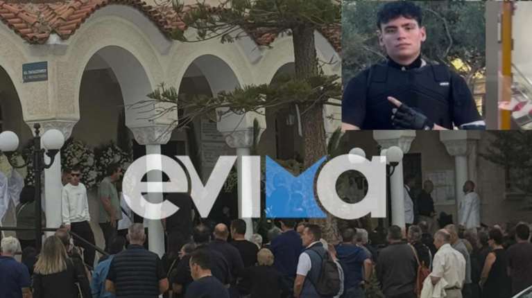 Εύβοια: Ράγισαν καρδιές στην κηδεία του 20χρονου ναυτικού που εγκλωβίστηκε στην πόρτα πλοίου [εικόνες]