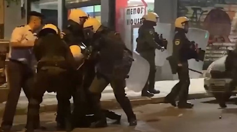 αστυνομικος εξαρχεια
