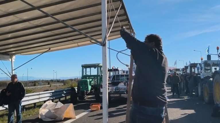 Τρακτέρ, σκηνές, ψησταριές και σόμπες - Οι αγρότες δηλώνουν αποφασισμένοι να παραμείνουν στα μπλόκα
