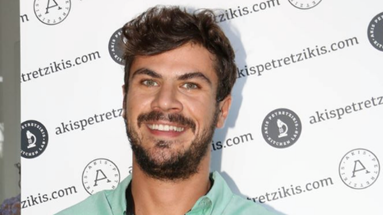 Άκης Πετρετζίκης