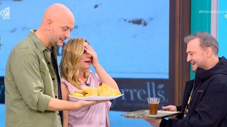 Η Καραβάτου έκανε πρεμιέρα συγκινημένη στον ΑΝΤ1 - Φερεντίνος και Κορδώνης έκαναν "ντου" στο πλατό [βίντεο]