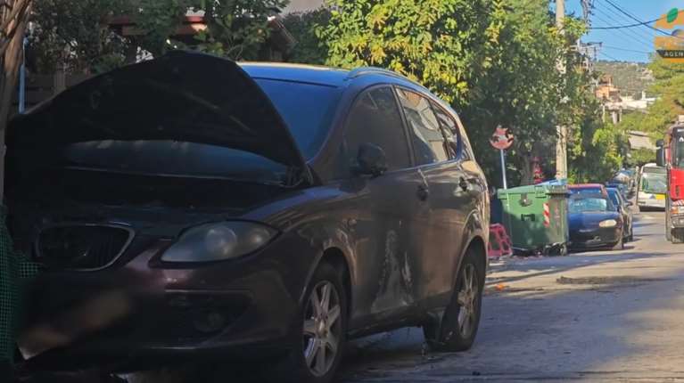 Συναγερμός στη Νίκαια: Πυρπόλησαν ΙΧ σωφρονιστικού υπαλλήλου, βρέθηκε χειροβομβίδα στο σπίτι του [βίντεο]