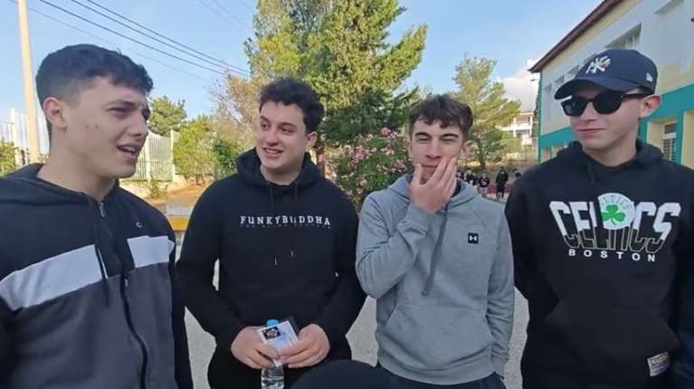 Πανελλήνιες 2025: Με θετική διάθεση και τη λογική δόση άγχους υποψήφιοι και γονείς [βίντεο]