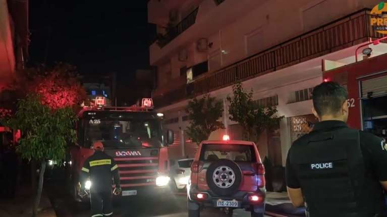 Φωτιά σε διαμέρισμα στο Κερατσίνι - Προκλήθηκαν μεγάλες ζημιές [βίντεο]