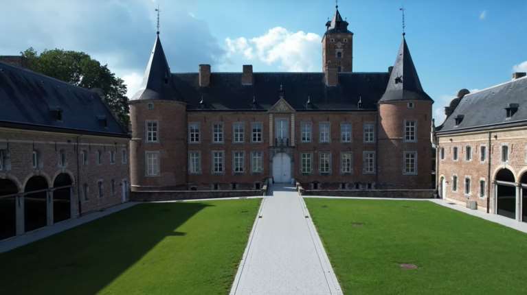 Το επιβλητικό κάστρο του Άλντεν Μπίζεν που θα φιλοξενήσει τους Ευρωπαίους ηγέτες - "Εχει την απαραίτητη απομόνωση"