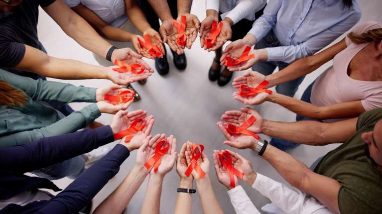 Παγκόσμια Ημέρα κατά του AIDS: Σημαντικό πρόβλημα η καθυστερημένη διάγνωση- Υψηλά ποσοστά στίγματος και διακρίσεων