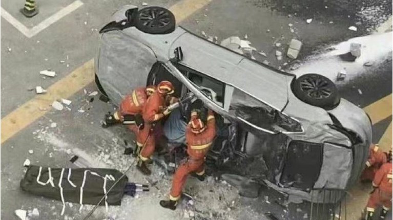 ΚΙΝΑ ΗΛΕΚΤΡΙΚΟ ΑΥΤΟΚΙΝΗΤΟ