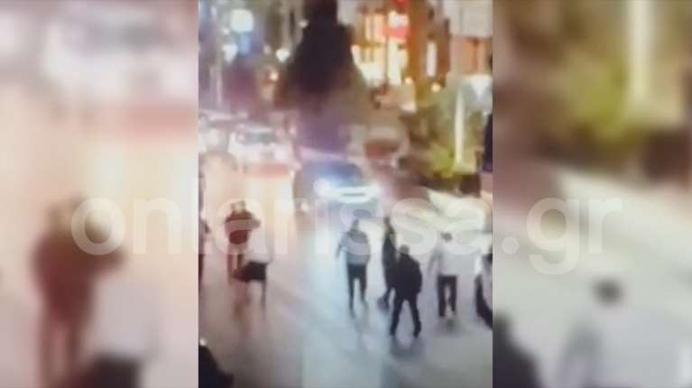 Περιστέρι: Βίντεο ντοκουμέντο από την επίθεση χούλιγκαν σε φιλάθλους της ΑΕΛ - Τους έστησαν ενέδρα με καδρόνια