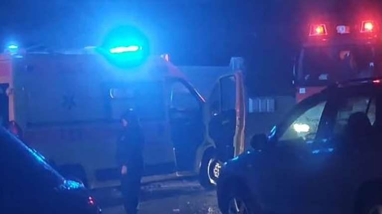 Κακοκαιρία: Νεκρή γυναίκα στη Γλυφάδα - Παρασύρθηκε από ορμητικά νερά και εγκλωβίστηκε κάτω από αυτοκίνητο