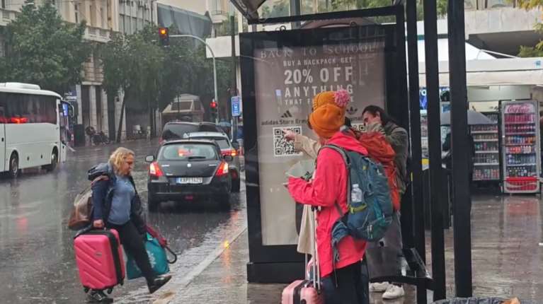 Σφοδρή βροχόπτωση στην Αθήνα: Τα καιρικά φαινόμενα αναμένεται να ενταθούν τις επόμενες ώρες [βίντεο]