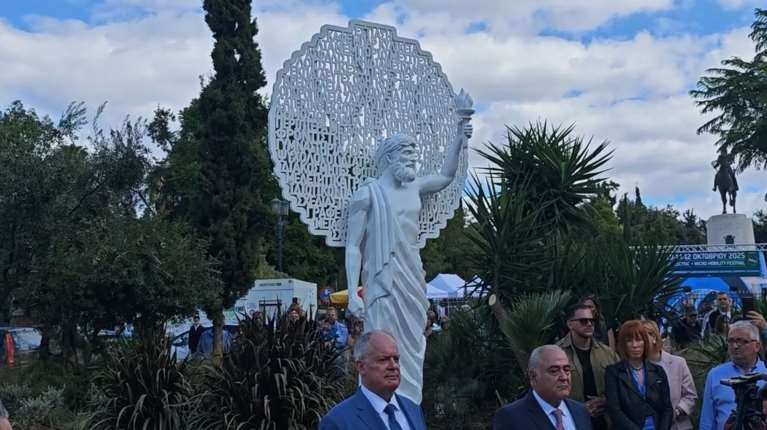 Αντιδράσεις για το κιτς &quot;άγαλμα του Μικρομεσαίου&quot; στο Πεδίον του Άρεως: Τα αρνητικά σχόλια στα social