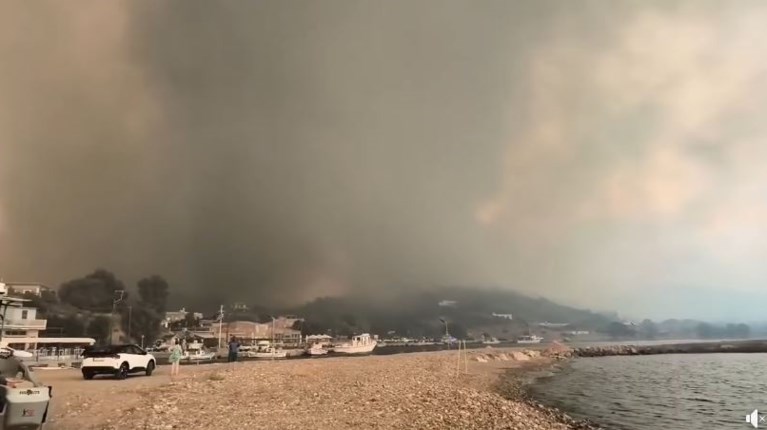 χιος φωτια