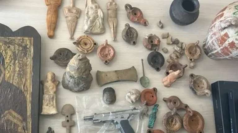 Μυστική αστυνομικός υποδύθηκε την αγοράστρια και ξεσκέπασε το κύκλωμα αρχαιοκαπηλίας- Το &quot;ραντεβού&quot; που θύμισε ταινία