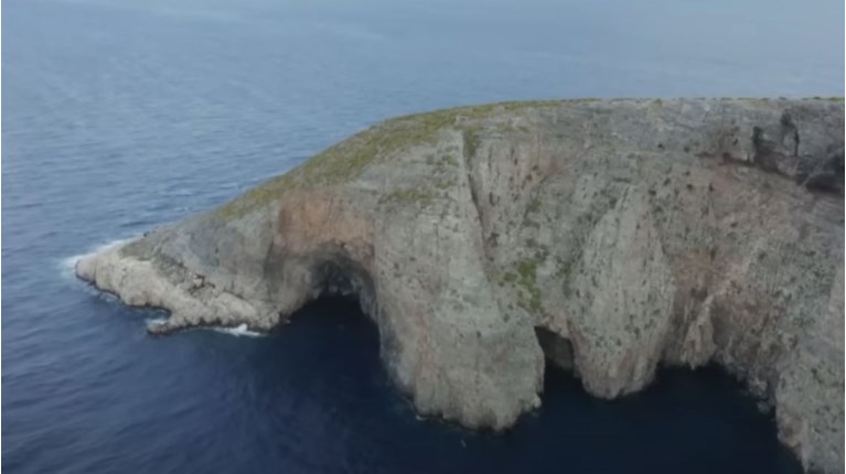 ΝΗΣΟΣ ΑΝΥΔΡΟΣ