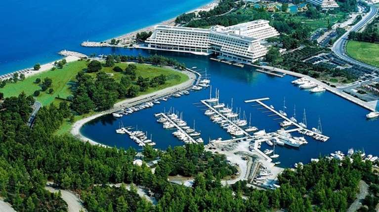 Πόρτο Καρράς: Τελειώνει το 5ετές σήριαλ για την πώληση του ξενοδοχείου στον Ιβάν Σαββίδη - Οι διάσημοι πελάτες του