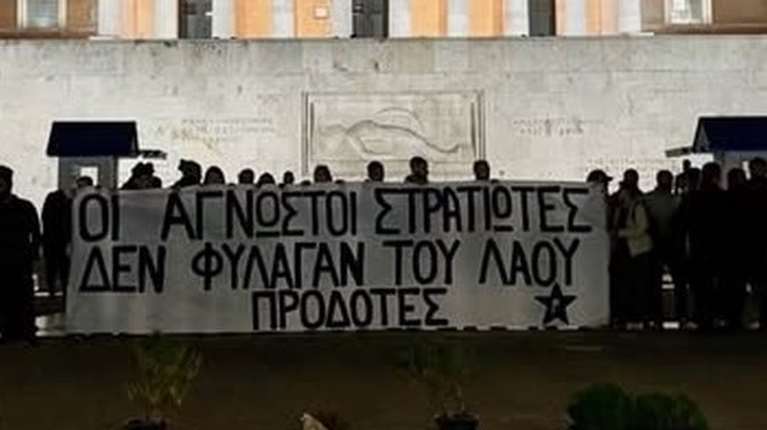 Μνημείο Αγνώστου Στρατιώτη: Εννέα μήνες φυλάκιση σε 23 μέλη του Ρουβίκωνα για παραβίαση του νέου νόμου