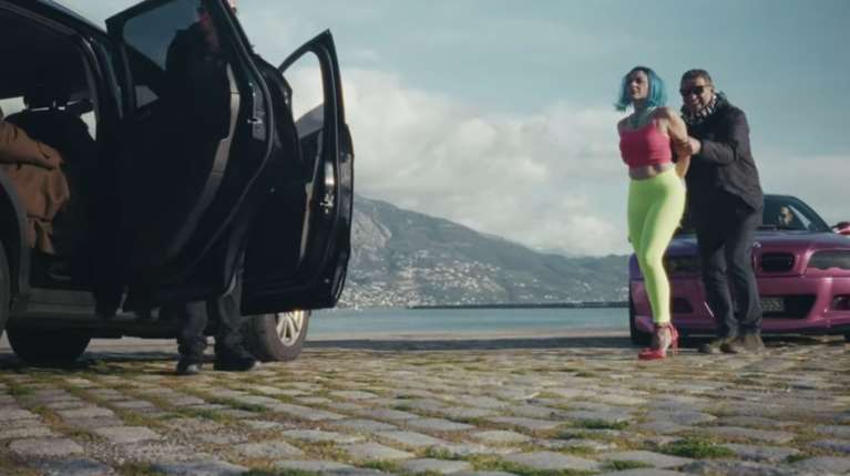 Καλαματιανό καρναβάλι: Χαμός για διαφημιστικό σποτ με "γυναίκα που έχει απαχθεί και κρατείται"