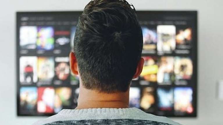 Πώς Βαγγέλης Μαρινάκης και Γιάννης Βαρδινογιάννης ανακατεύουν την τράπουλα των ελληνικών media