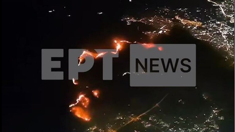 Πάρνηθα φωτιά από αεροπλάνο