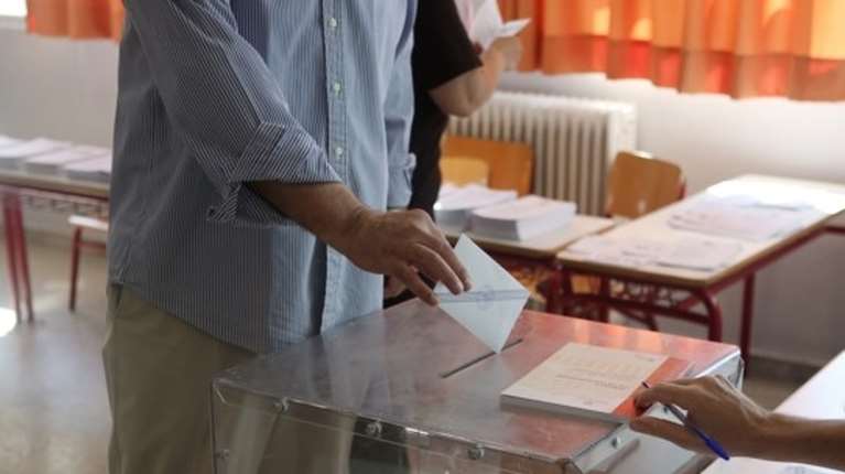 Δημοσκόπηση Interview: Στο 32,4% η εκτίμηση για τη ΝΔ  - Δεύτερη η Καρυστιανού, μάχη ΠΑΣΟΚ - Τσίπρα για την 3η θέση