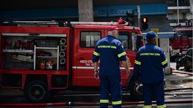 Τραγωδία στη Θεσσαλονίκη: Πέθανε η 70χρονη που είχε βρεθεί αναίσθητη έξω από διαμέρισμα στο οποίο είχε ξεσπάσει φωτιά